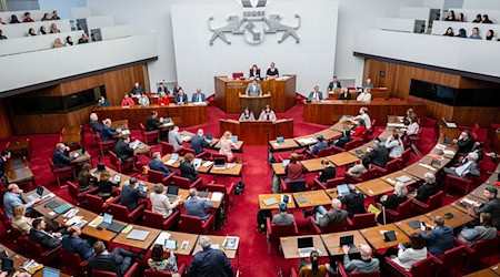 Die Bremische Bürgerschaft debattiert am Mittwoch über zwei Misstrauensanträge gegen die Linken-Senatorinnen. (Archivbild) / Foto: Sina Schuldt/dpa