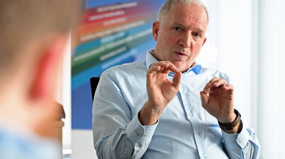 «In der Grundschule können beispielsweise die Werte einer demokratischen Gesellschaft vermittelt werden», sagt Niedersachsens Verfassungsschutzpräsident Dirk Pejril. (Archivbild) / Foto: Shireen Broszies/dpa