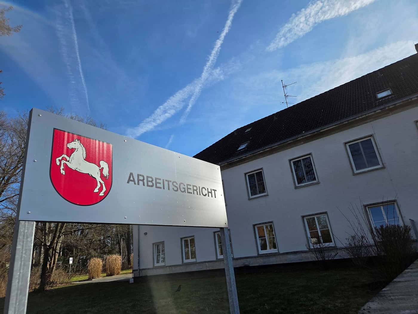 Ein Streit zwischen zwei Managern und Volkswagen beschäftigt weiter die Justiz in Niedersachen. / Foto: Christian Brahmann/dpa