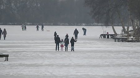 In Niedersachsen bleibt es in den kommenden Tagen eisig. / Foto: Lars Penning/dpa