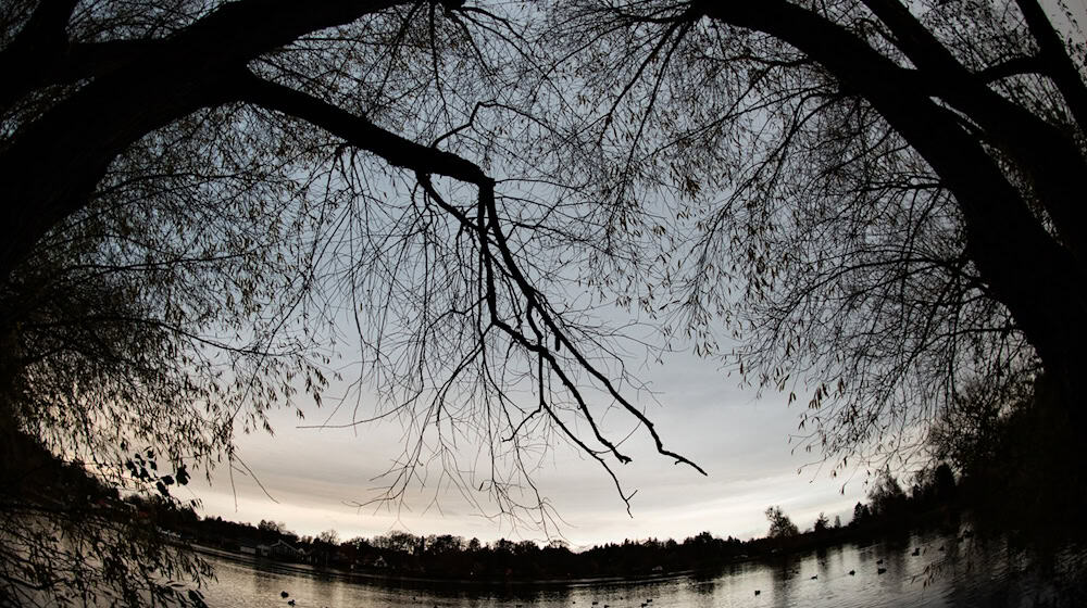 Auf dem Grund des Göttinger Kiessees soll alte Munition liegen. (Archivbild) / Foto: Swen Pförtner/dpa