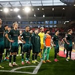 Gesichter einer Krise: die Bremer Profis müssen den Frust der Fans ertragen. / Foto: Philipp von Ditfurth/dpa