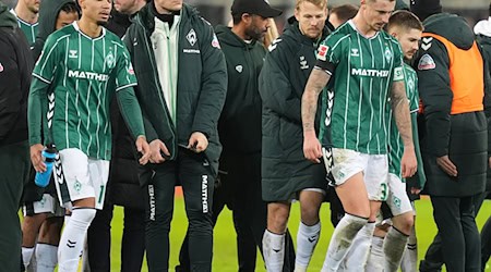 Niedergeschlagen: Werder Bremen nach dem 1:2 bei Tabellennachbar FC St. Pauli.  / Foto: Marcus Brandt/dpa