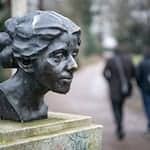 Mehrere Museen widmen der Künstlerin eine Ausstellung zu ihrem 150. Geburtstag. (Archivbild) / Foto: Sina Schuldt/dpa