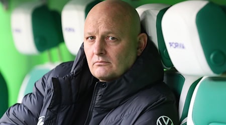 Muss sich selbst Kritik stellen: Wolfsburgs Sport-Geschäftsführer Peter Christiansen. / Foto: Darius Simka/dpa