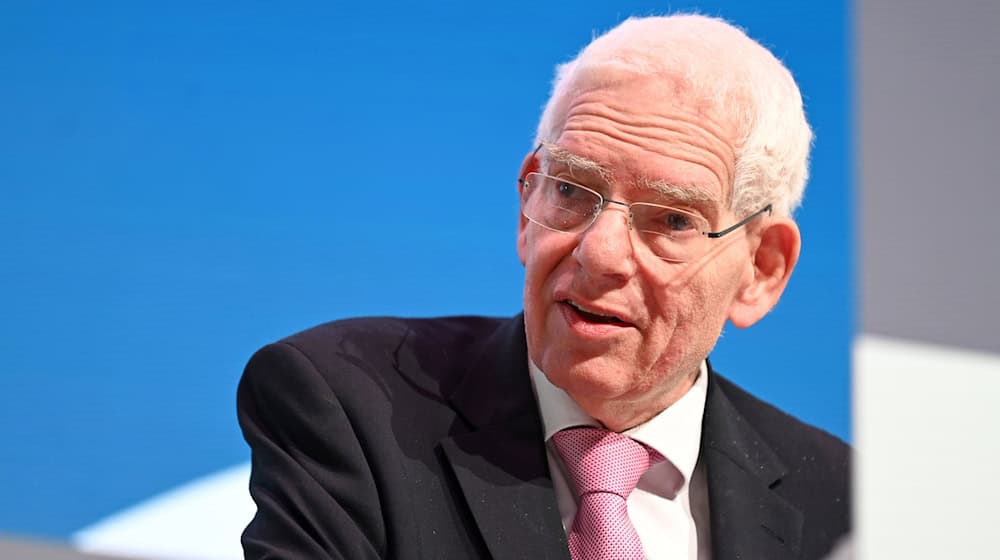 Josef Schuster, Präsident des Zentralrats der Juden, sprach in Braunschweig zur Ausstellungseröffnung: «Mit eigener Stimme. 75 Jahre Zentralrat der Juden in Deutschland». (Archivbild)  / Foto: Elisa Schu/dpa