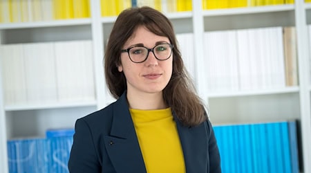 Die Anwältin legt ihr Amt als stellvertretendes Mitglied des Staatsgerichtshofs nieder. (Archivbild) / Foto: Sina Schuldt/dpa