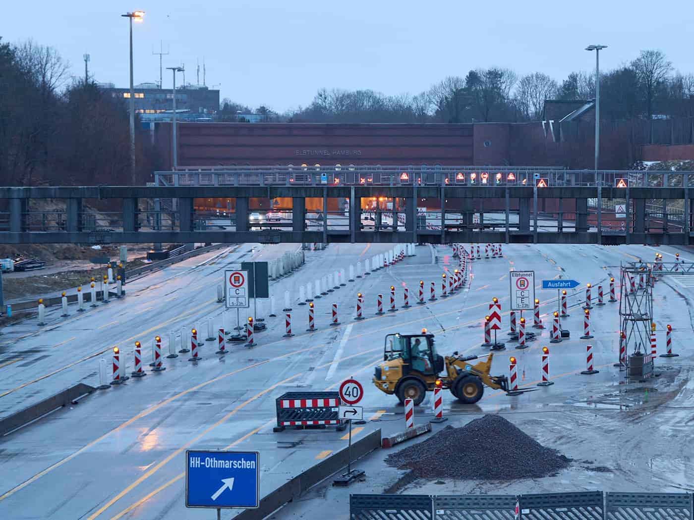 Die A7 in Hamburg ist ab Freitagabend für 55 Stunden voll gesperrt. (Archivbild) / Foto: Georg Wendt/dpa