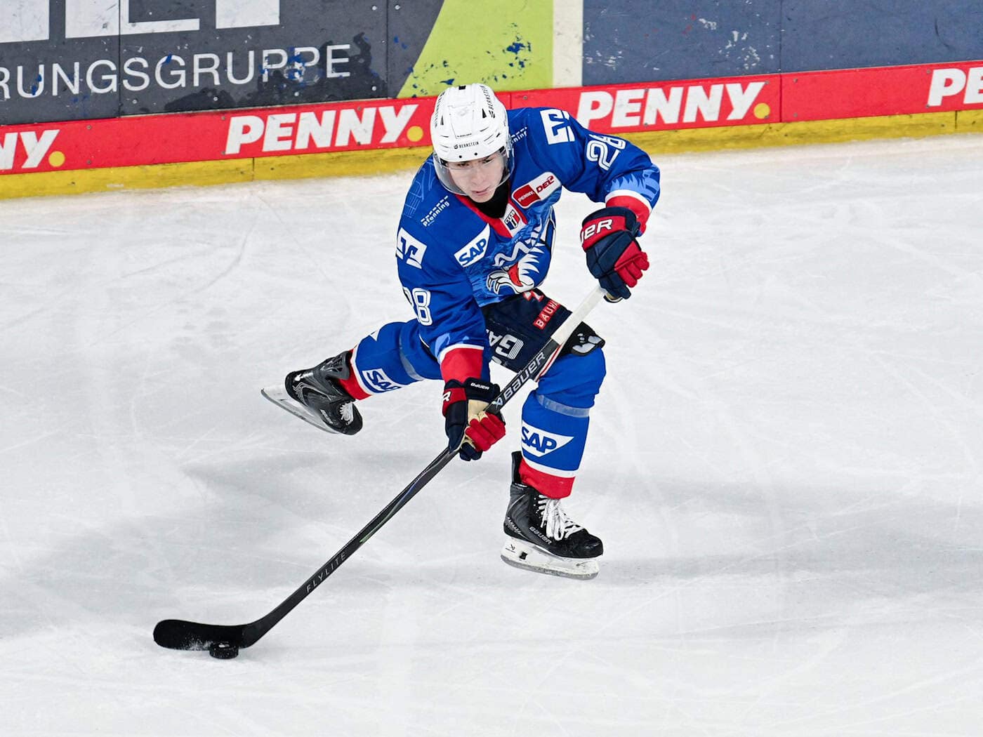 Alexander Ehl und die Adler Mannheim starten in die Playoffs / Foto: Uwe Anspach/dpa