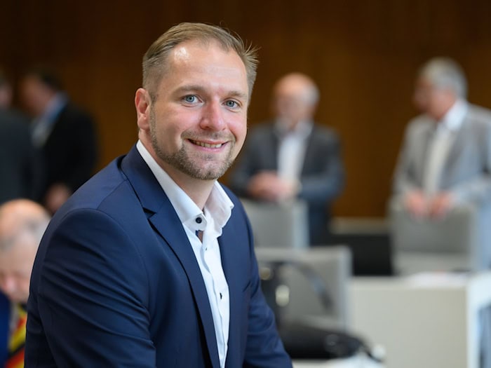 AfD-Vize Stephan Bothe nimmt Stellung zu Vorwürfen gegen seine Partei. (Archivbild) / Foto: Julian Stratenschulte/dpa