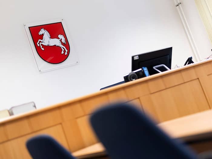 Der Angeklagte räumte die Vorwürfe im Prozess vollständig ein und zeigte sich laut einem Gerichtssprecher reuig. (Archivbild) / Foto: Michael Matthey/dpa