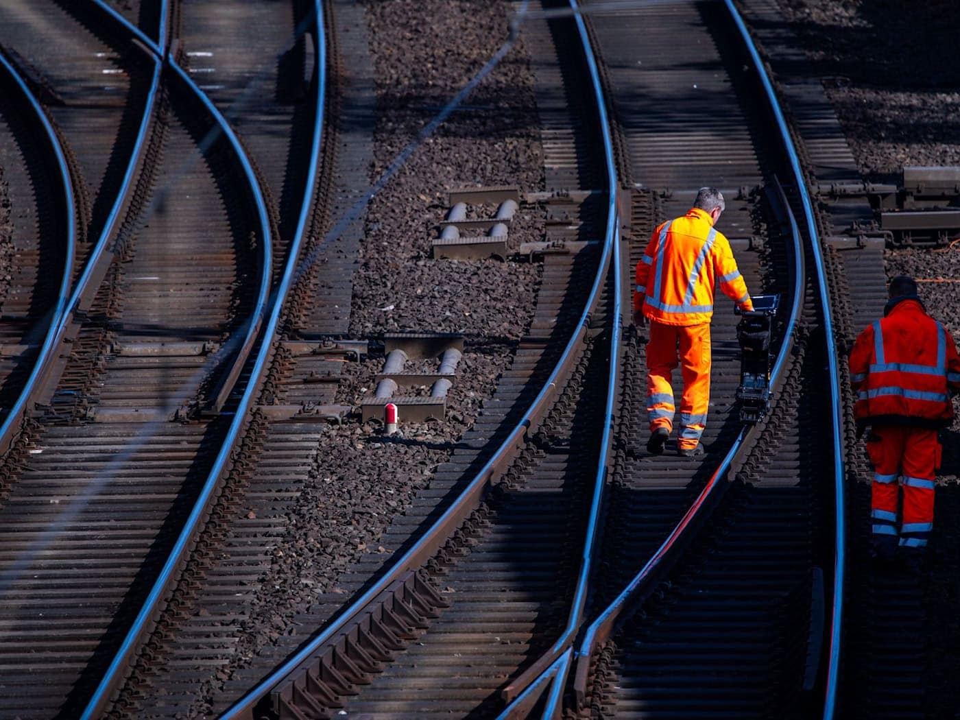 Wegen Bauarbeiten im Bereich des Bahnhofs in Herford wurde der Fernverkehr eine Woche lang umgeleitet. (Symbolbild) / Foto: Jens Büttner/dpa