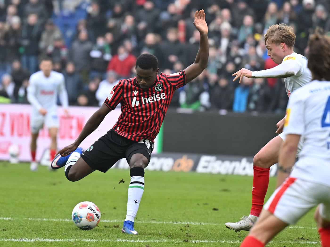 Noel Aseko kehrt im Sommer erst einmal zu Bayern München zurück. (Archivbild) / Foto: Swen Pförtner/dpa