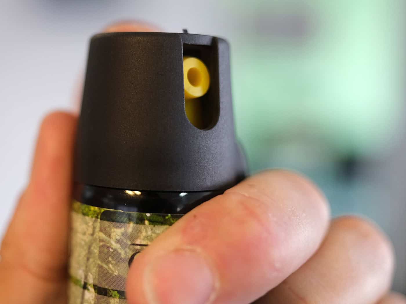 Eine Zugbegleiterin wehrte einen Angriff mit einem Spray ab. (Symbolbild) / Foto: Bernd Weißbrod/dpa