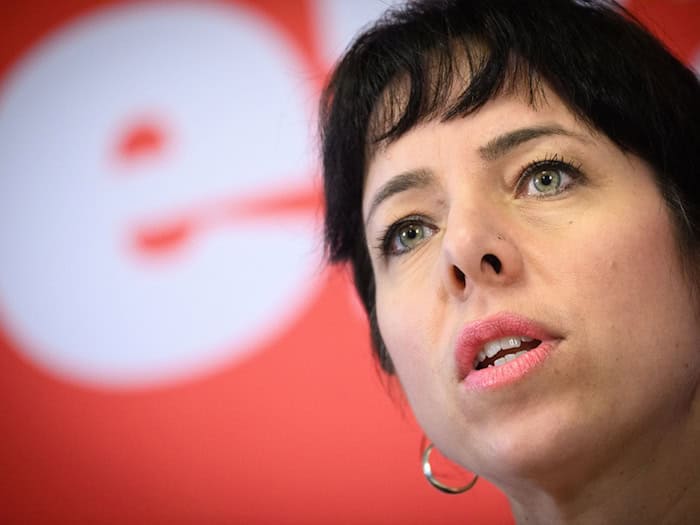 Elif Eralp führt die Berliner Linke in die Abgeordnetenhauswahl. (Archivbild) / Foto: Bernd von Jutrczenka/dpa