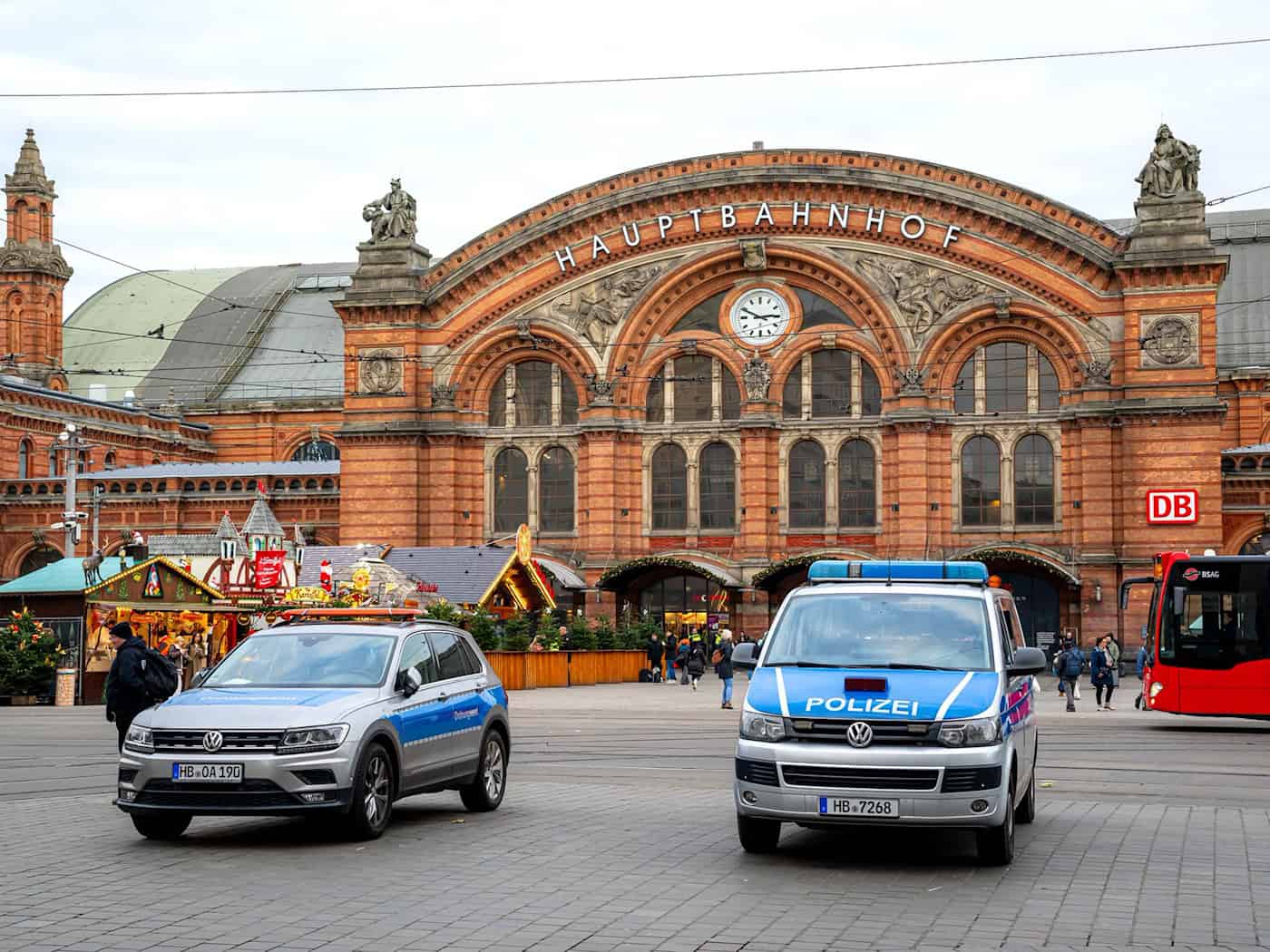 Der Bremer Hauptbahnhof ist wegen einer Bombendrohung aktuell gesperrt. (Archivbild) / Foto: Sina Schuldt/dpa