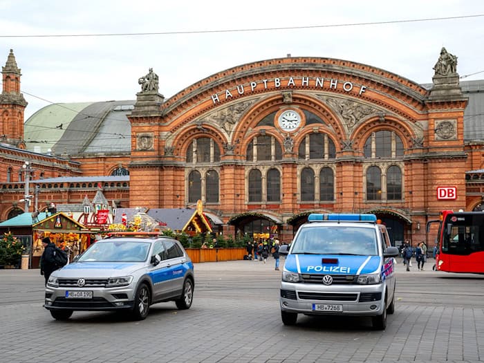 Der Bremer Hauptbahnhof ist wegen einer Bombendrohung aktuell gesperrt. (Archivbild) / Foto: Sina Schuldt/dpa