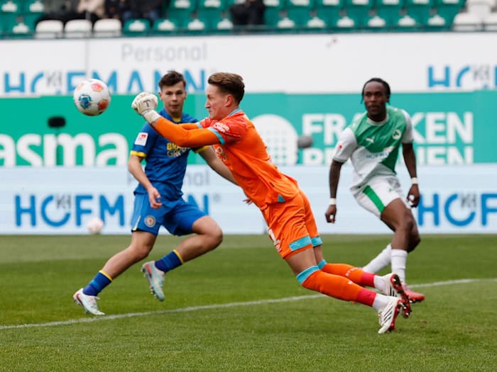 Thorben Hoffmann fehlt den Braunschweigern einige Wochen. (Archivbild) / Foto: Heiko Becker/dpa