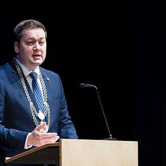 Thorsten Kornblum (SPD), Oberbürgermeister von Braunschweig, ist zum Präsidenten des es Verbandes kommunaler Unternehmen (VKU) gewählt worden. (Archivbild)  / Foto: Moritz Frankenberg/dpa