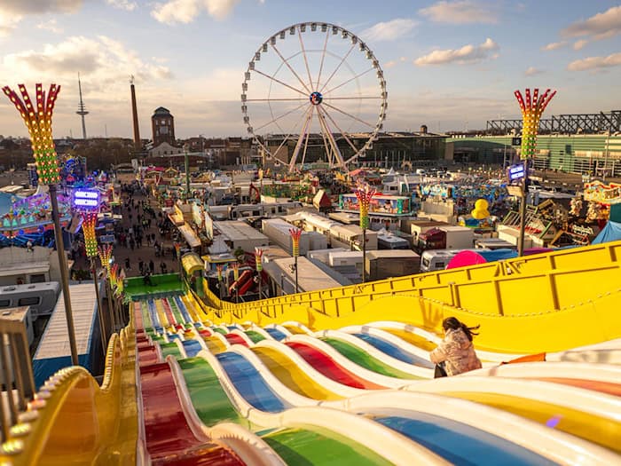 Die Osterwiese ist neben dem Freimarkt das zweite große Volksfest in Bremen. / Foto: Sina Schuldt/dpa