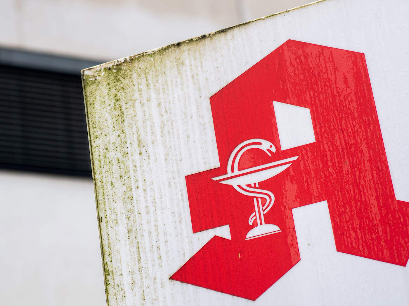 Am kommenden Montag dürfte es schwierig werden, eine geöffnete Apotheke zu finden. (Archivbild) / Foto: Hauke-Christian Dittrich/dpa