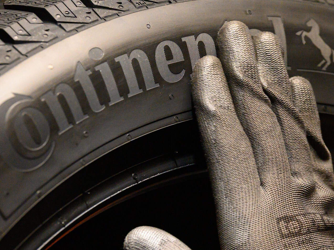 Nach dem Jahresverlust setzt Conti auf Besserung bei der Profitabilität im Tagesgeschäft des neuen Jahres. (Archivbild) / Foto: Swen Pförtner/dpa