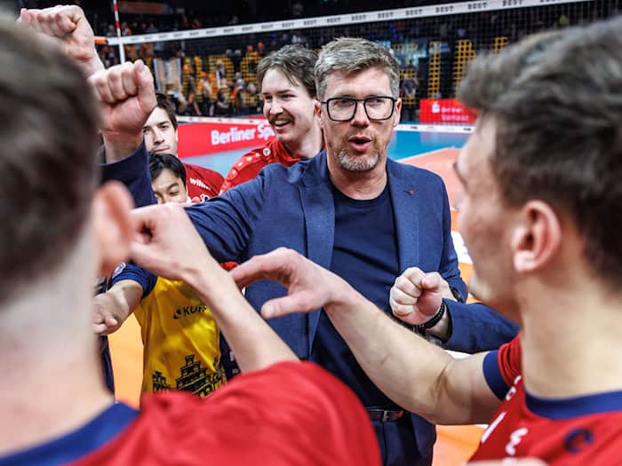 Trainer Stefan Hübner und die SVG Lüneburg spielten zum Abschluss der Hauptrunde in Karlsruhe. (Archivbild) / Foto: Andreas Gora/dpa