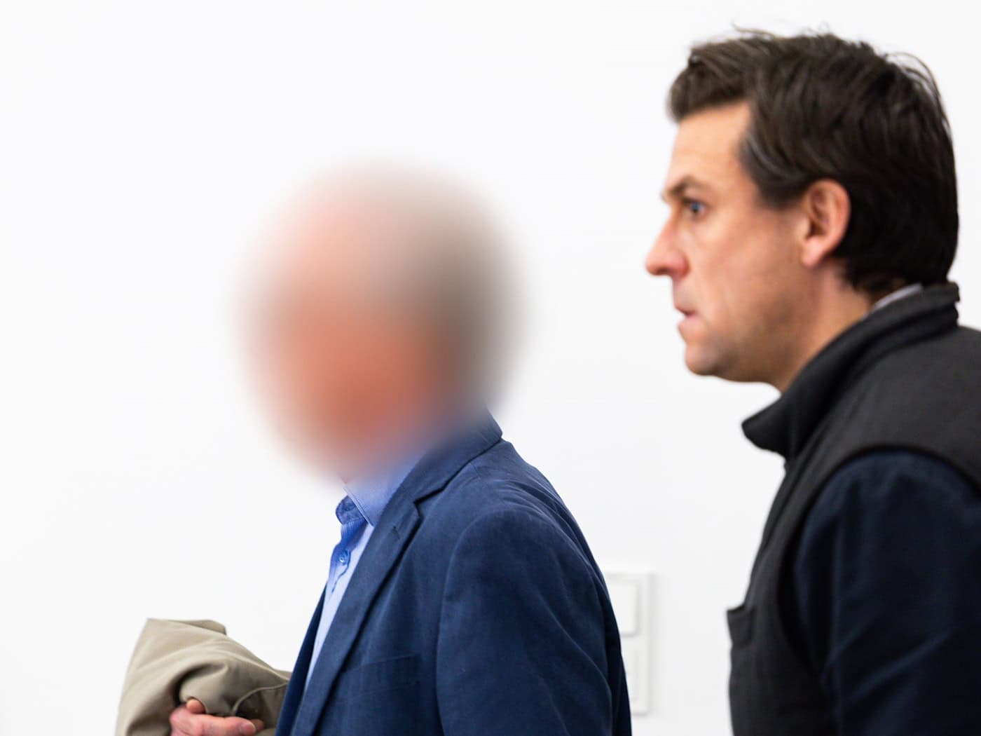 Im Prozess um Kindesmissbrauch fordert die Staatsanwaltschaft Haft für den ehemaligen Bundestagsabgeordneten Hartmut Ebbing. (Archivbild)   / Foto: Michael Matthey/dpa