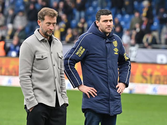  Trainer Lars Kornetka (l) und Sportchef Benjamin Kessel bon Eintracht Braunschweig. / Foto: Swen Pförtner/dpa