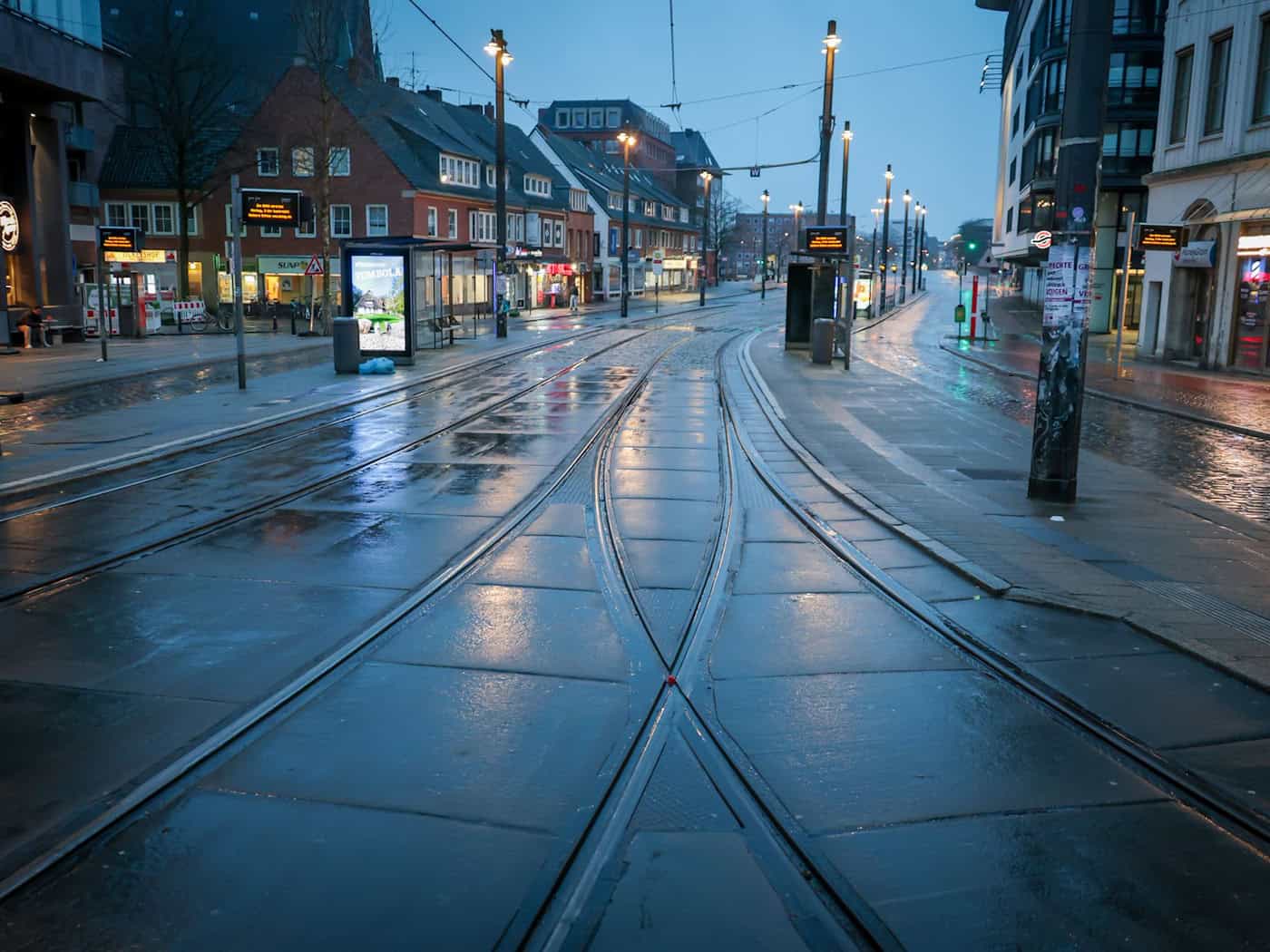 Zwei Betrunkene irrten mit einem Gabelstapler durch die Straße. (Archivbild) / Foto: Focke Strangmann/dpa