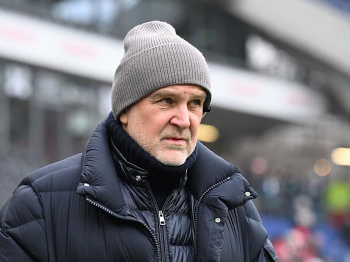Hannovers Sport-Geschäftsführer Jörg Schmadtke appelliert an die Fans. (Archivbild) / Foto: Swen Pförtner/dpa