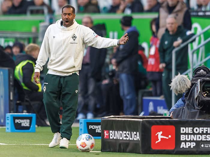 Werder-Trainer Daniel Thioune beim 1:0-Sieg in Wolfsburg. / Foto: Andreas Gora/dpa
