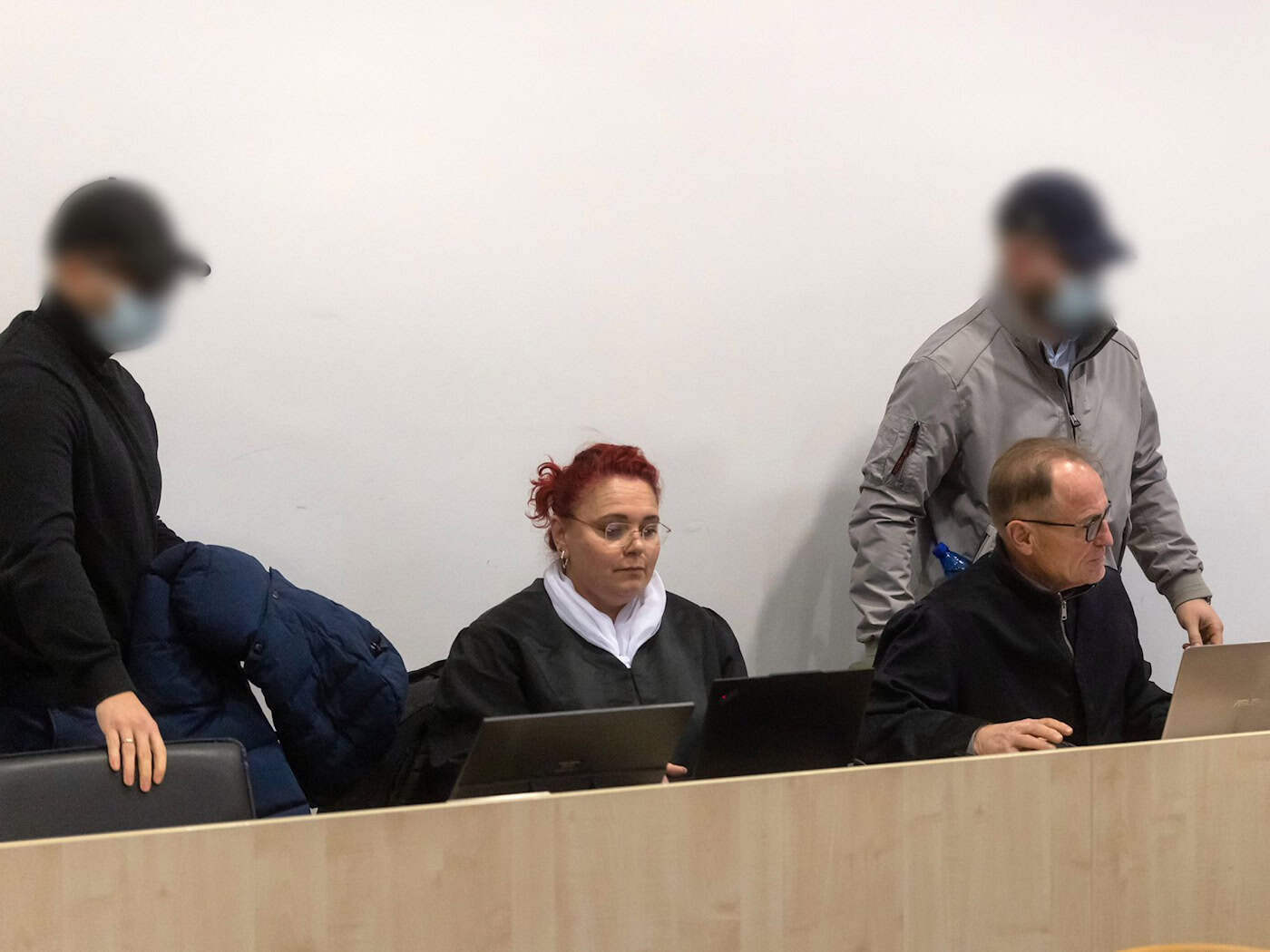 Zwei Männer aus der rechtsextremen Szene sollen zwei Journalisten aus Göttingen schwer verletzt haben. (Archivbild) / Foto: Michael Reichel/dpa