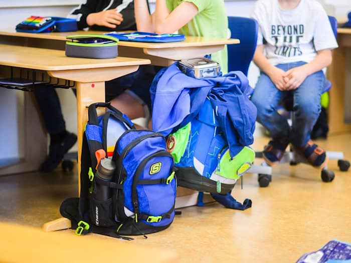 Ein siebenjähriger überraschte seine Mitschüler, als er mit 5000 Euro Bargeld zur Schule kam. (Symbolbild)  / Foto: Julian Stratenschulte/dpa