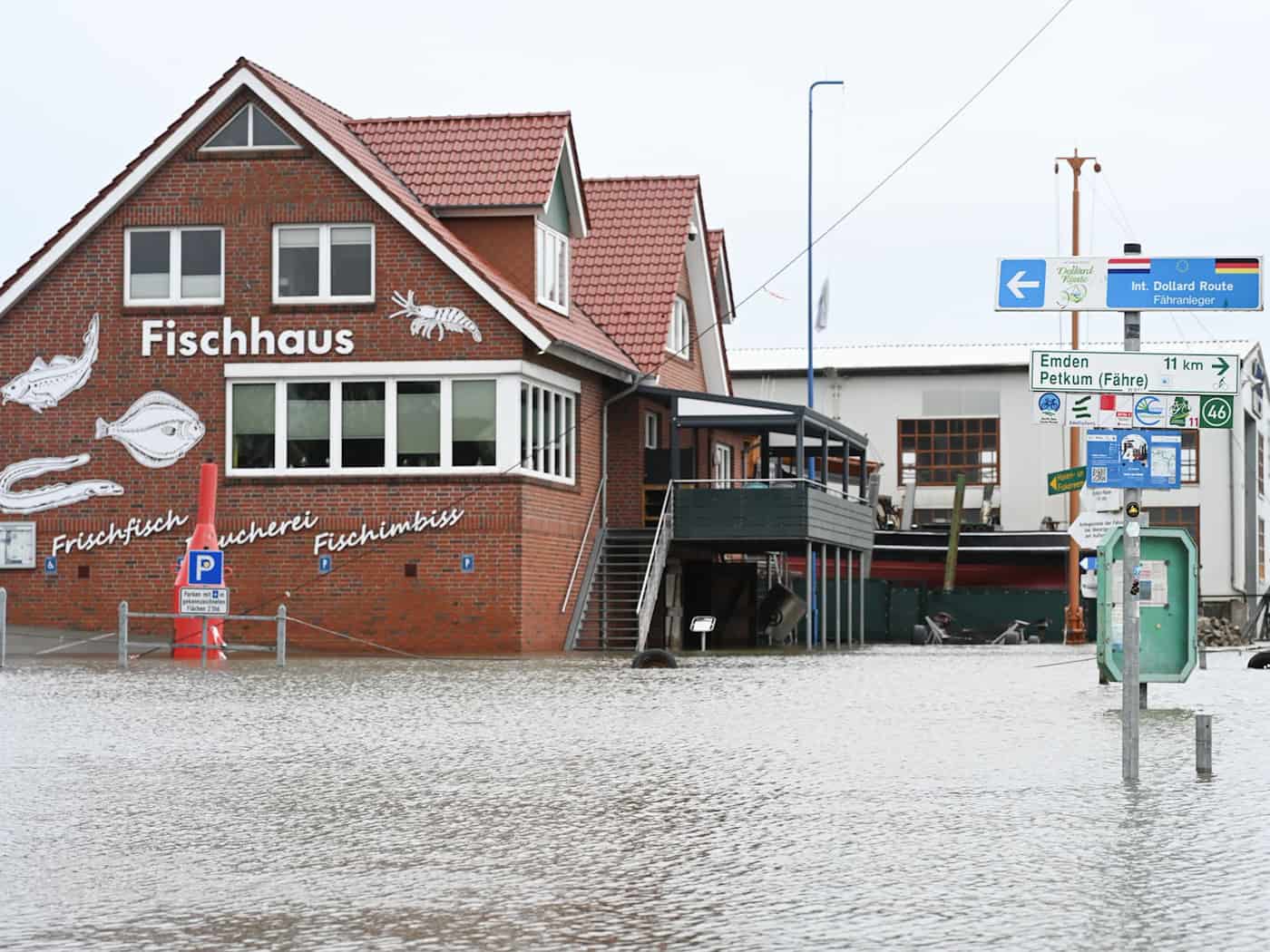 Anfang Oktober sorgte eine Sturmflut etwa in Ditzum für Land unter. (Archivbild) / Foto: Lars Penning/dpa