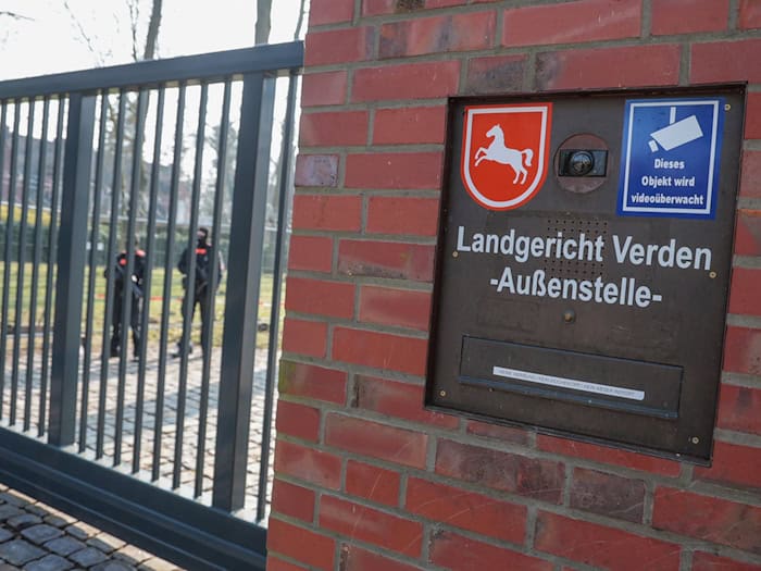 Ein Sprengstoffhund hat während des Verhandlungstermins im Prozess gegen Daniela Klette angeschlagen. (Symbolfoto)  / Foto: Focke Strangmann/dpa