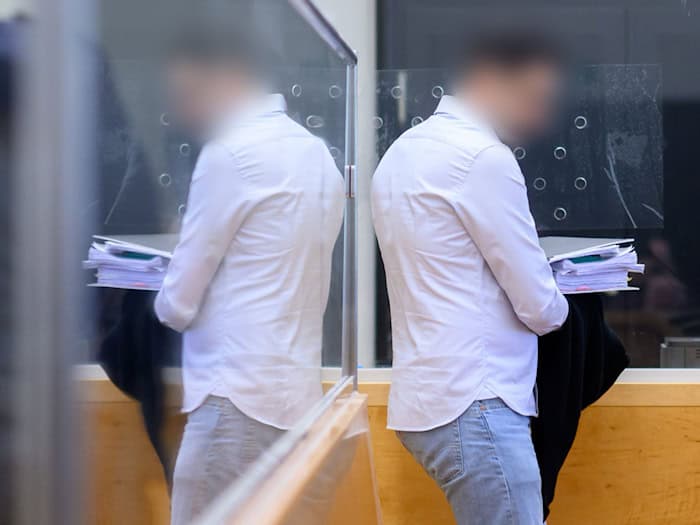 Im April 2025 begann der Prozess gegen einen möglicherweise korrupten Staatsanwalt aus Hannover - jetzt wird das Urteil erwartet. (Archivbild) / Foto: Julian Stratenschulte/dpa