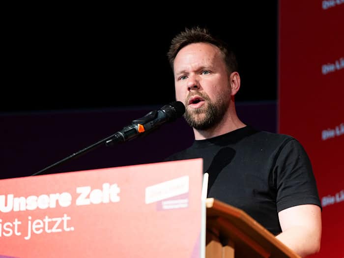 Thorben Peters ist Teil einer Doppelspitze bei der niedersächsischen Linken. (Archivbild) / Foto: Michael Matthey/dpa