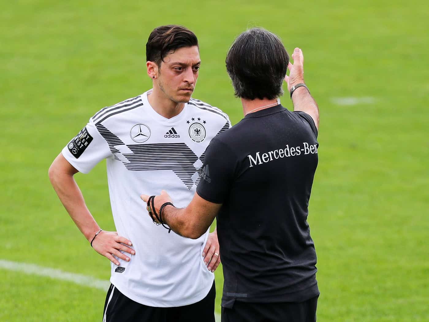 Joachim Löw holte Mesut Özil in die Nationalmannschaft. (Archivbild) / Foto: Christian Charisius/dpa