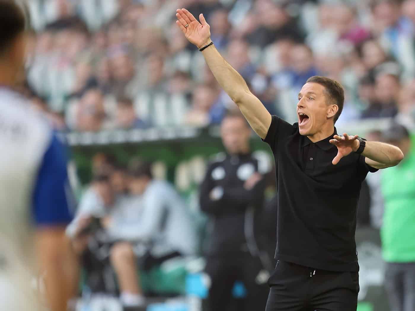 Trainer Daniel Bauer muss nach Medienberichten beim VfL Wolfsburg gehen. / Foto: Andreas Gora/dpa