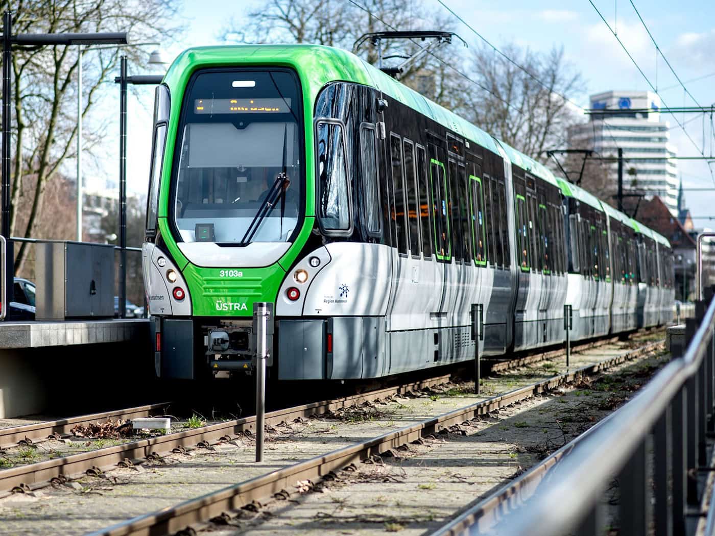 Der Unfall passierte auf der Stadtbahnlinie 13. (Symbolbild) / Foto: Hauke-Christian Dittrich/dpa