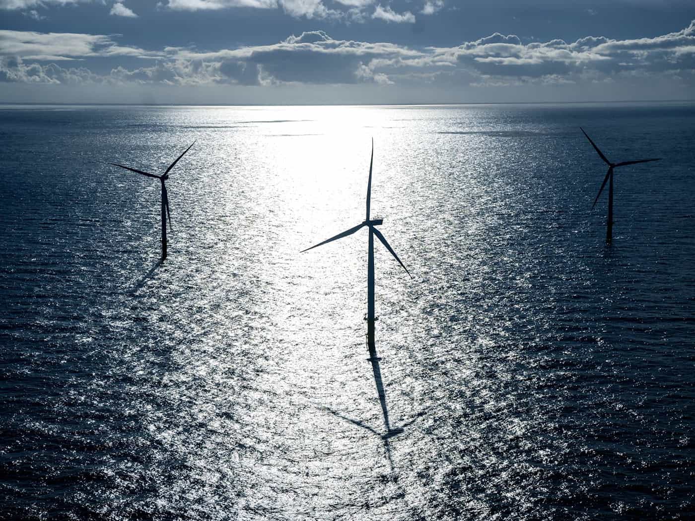 Wasserstoff soll neben Windparks weit draußen auf der Nordsee produziert werden. (Symbolbild)  / Foto: Sina Schuldt/dpa