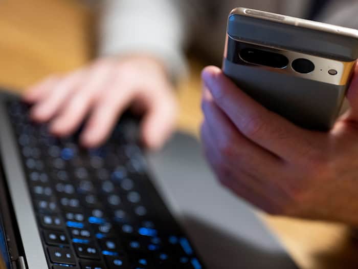 Einen konkreten Fall sogenannter Sextortion im Landkreis Gifhorn nutzt die Polizei zur Warnung und gibt Tipps. (Symbolbild)  / Foto: Monika Skolimowska/dpa