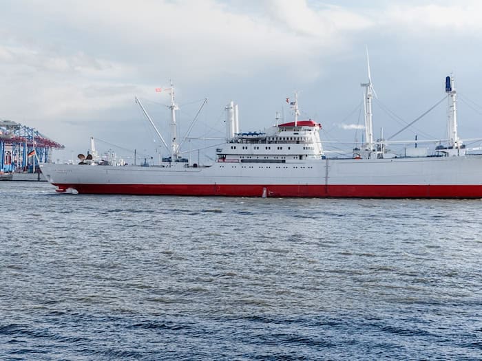 Die Cap San Diego muss zum Schiffs-Tüv nach Bremerhaven. (Archivbild) / Foto: Markus Scholz/dpa