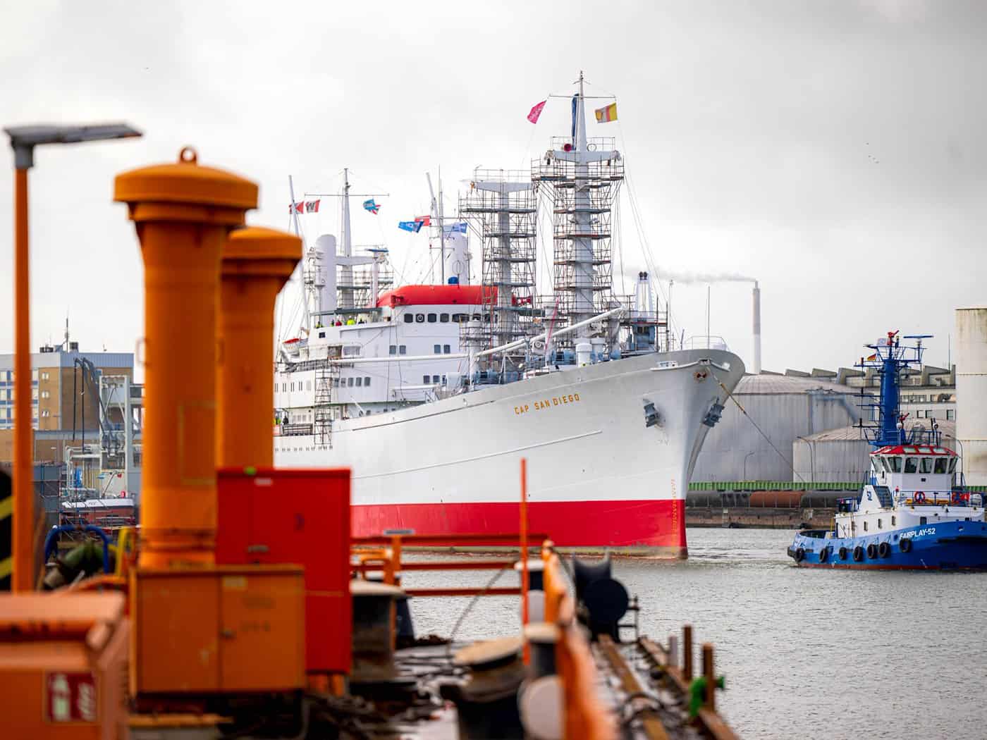Ab Mittwoch können wieder Besucher an Bord. (Archivbild) / Foto: Sina Schuldt/dpa
