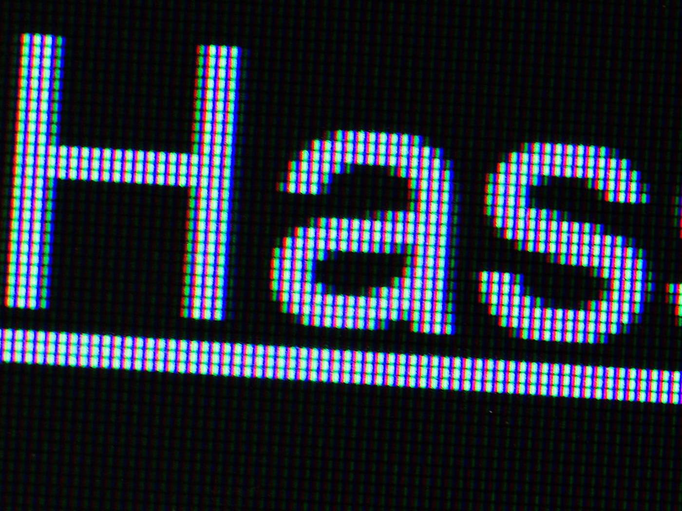 Nachdem sie den Tod ihres Babys öffentlich gemacht hatten, begegnete dem Pärchen eine Welle des Hasses, berichtet Influencerin Lisa-Marie Straube. (Symbolbild) / Foto: Lukas Schulze/dpa