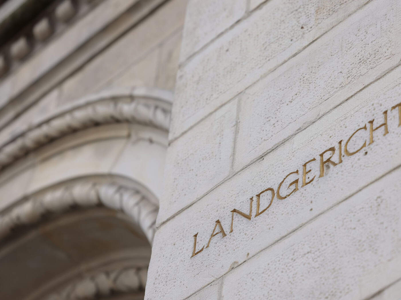 Die Klägerin war bei einem Motocross-Rennen in Haren (Ems) durch einen von einem Fahrzeug gelösten Reifen verletzt worden. (Illustration) / Foto: David-Wolfgang Ebener/dpa