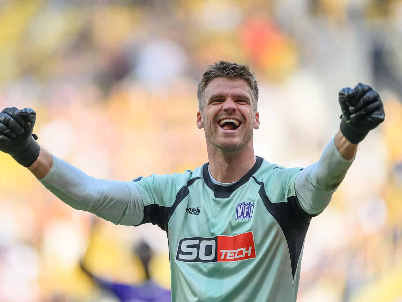 Nicht zu stoppen: Der VfL Osnabrück und sein Torwart Lukas Jonsson. (Archivbild) / Foto: Robert Michael/dpa