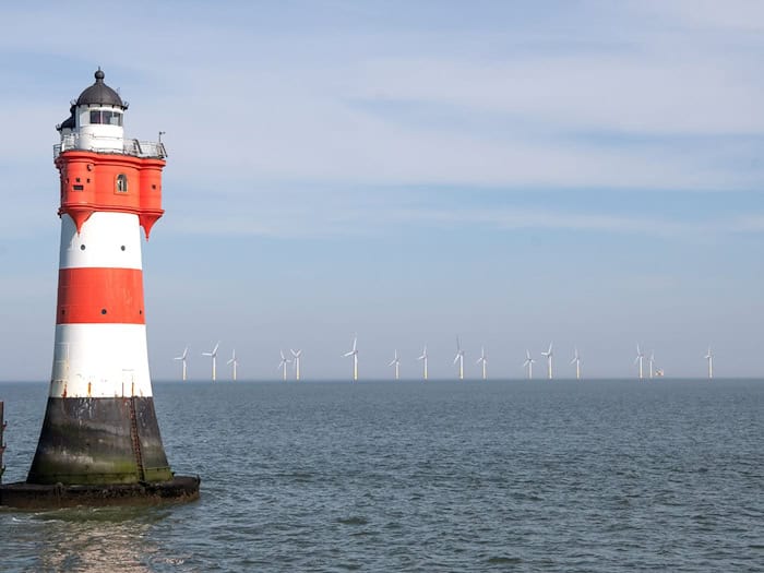 Vier Küstenstädte haben sich als neuer Standort für den Leuchtturm «Roter Sand» beworben - nun ist die Wahl auf Fedderwardersiel gefallen. (Archivbild) / Foto: Sina Schuldt/dpa