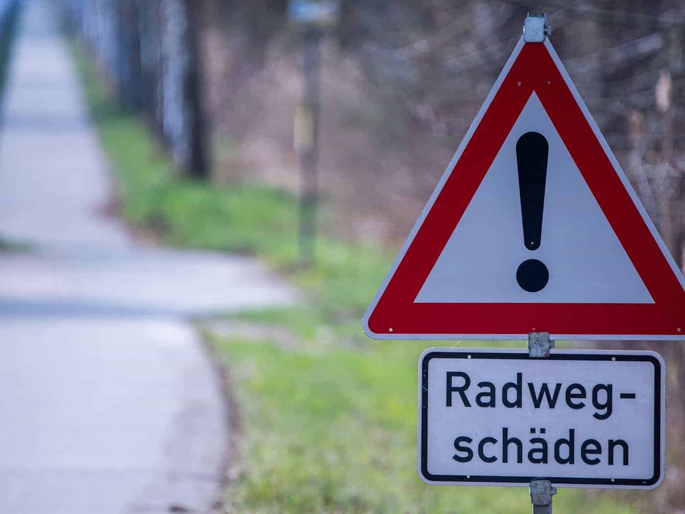 Etwa 130 Kilometer Radweg sollen insgesamt saniert werden. (Archivbild)  / Foto: Jens Büttner/dpa